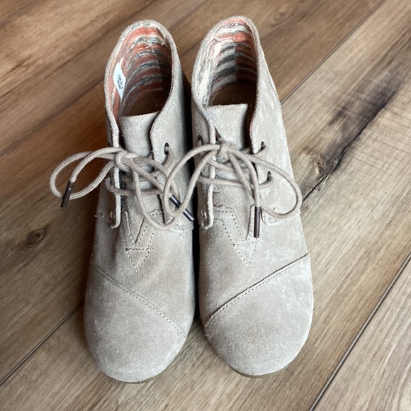 TOMS Booties - Picture 2 of 6